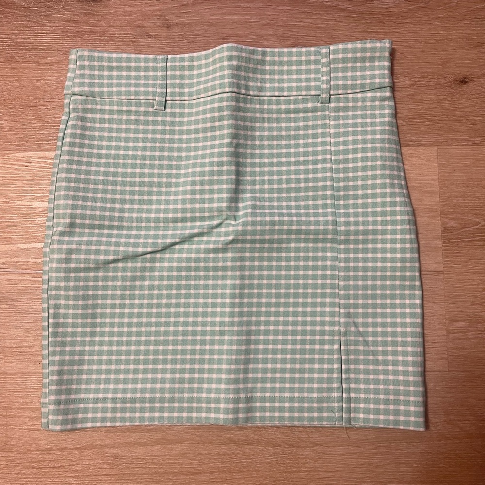 Forever 21 skirt. Light green and white. SIZE S.